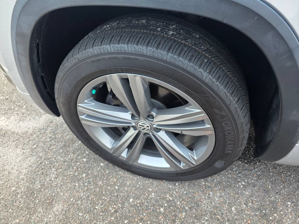 Used 2018 Volkswagen Atlas SE w/ R-Line Package FWD image 38