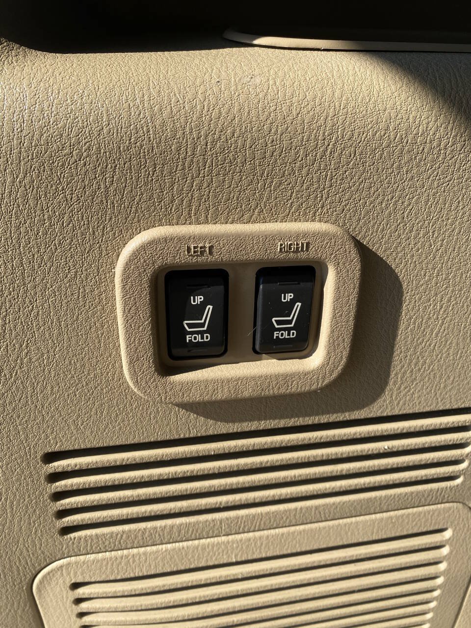 Used 2010 Mercury Mountaineer Premier AWD/4WD image 8