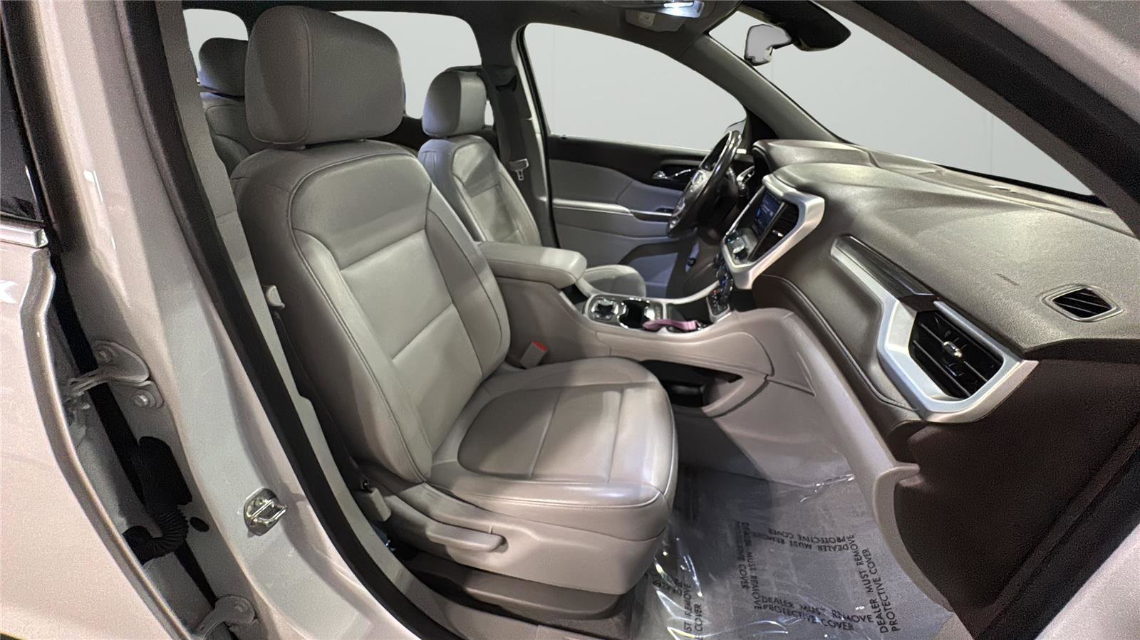 Used 2020 GMC Acadia SLT w/ Driver Alert Package II image 16