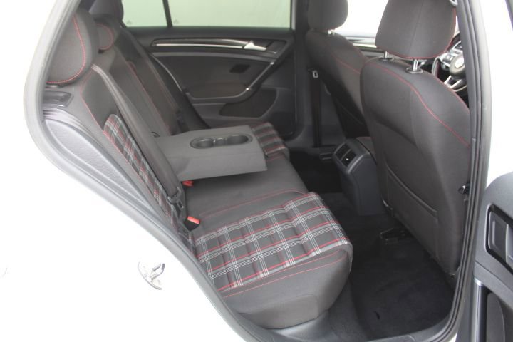 Used 2016 Volkswagen Golf S image 35