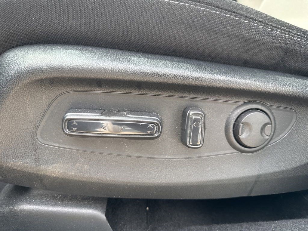 Used 2023 Honda CR-V EX image 8