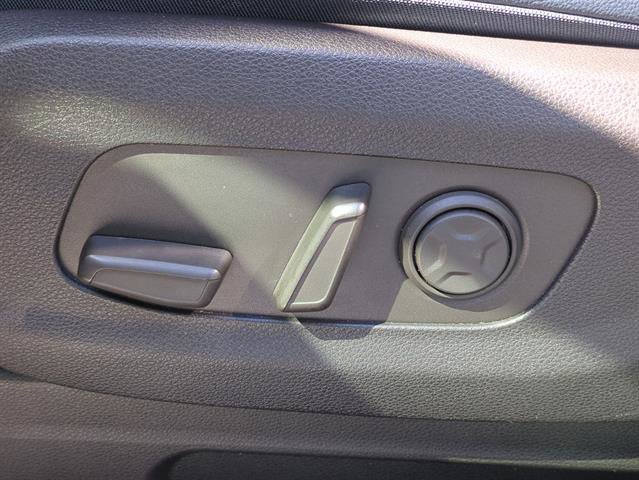 Used 2025 Kia Carnival SX Prestige image 32