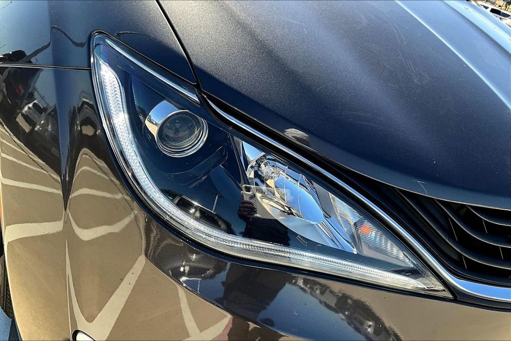 Used 2018 Chrysler Pacifica Limited image 37