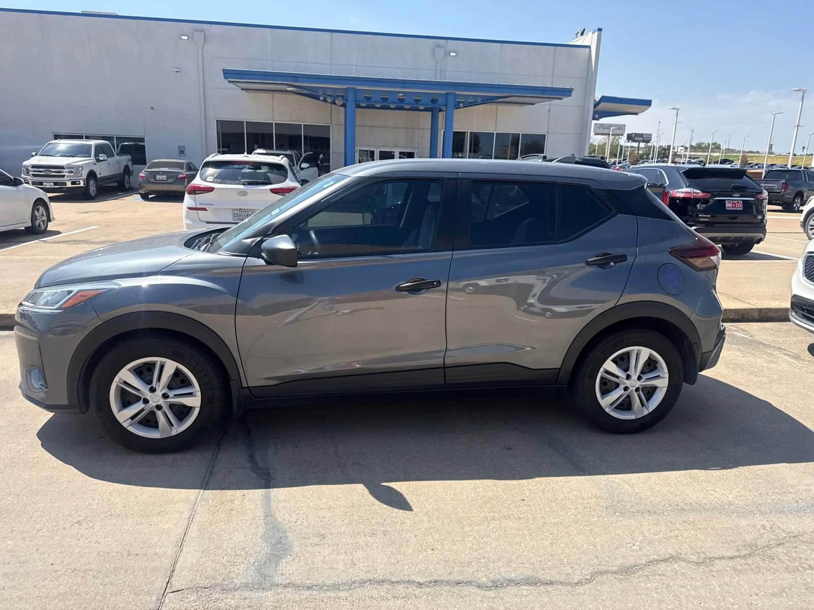 Used 2023 Nissan Kicks S FWD image 4