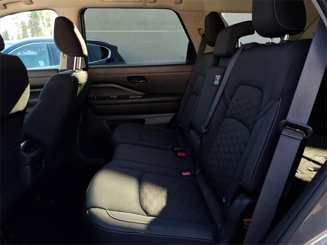 Used 2024 Nissan Pathfinder SV image 9