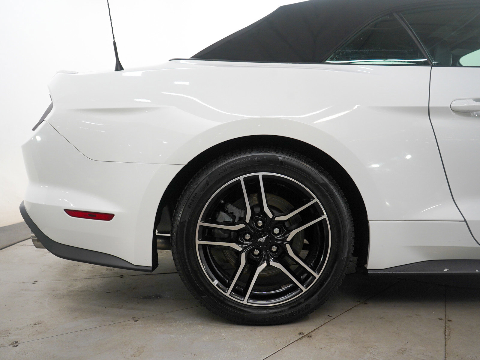 Used 2018 Ford Mustang GT Premium image 14