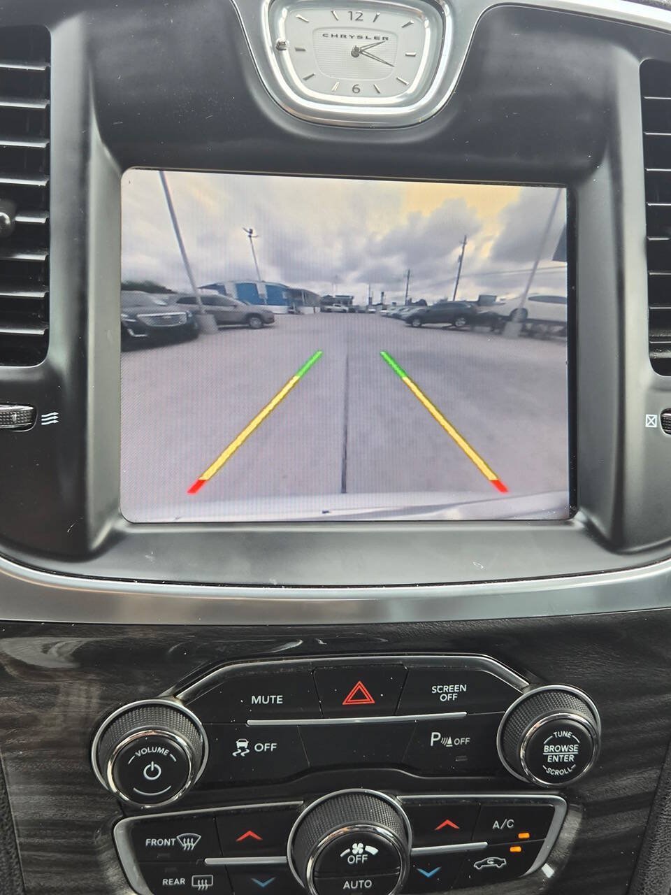 Used 2021 Chrysler 300 Touring L RWD image 9