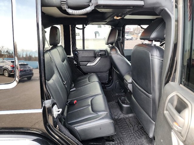 Used 2016 Jeep Wrangler Unlimited Rubicon image 14