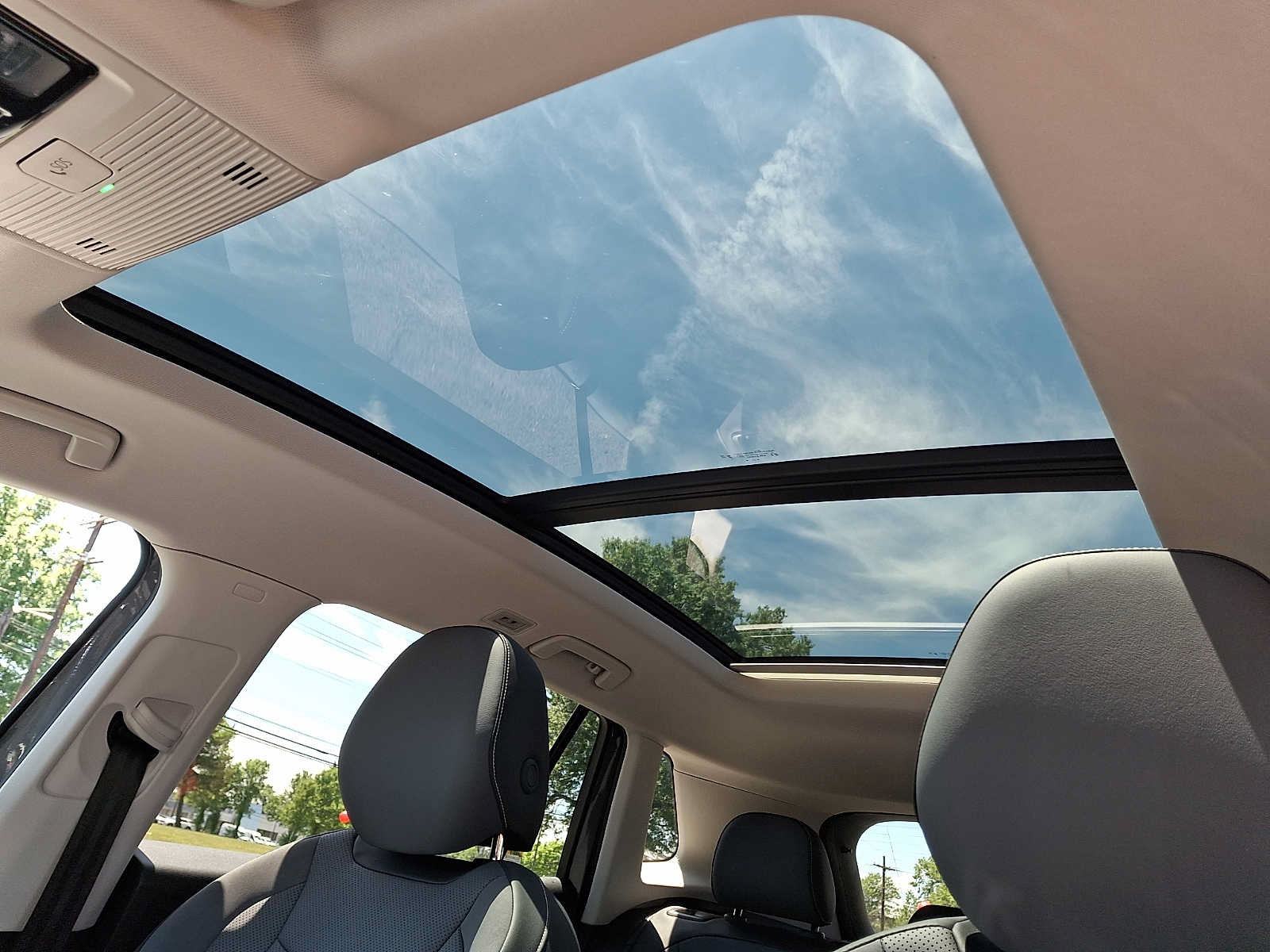 Used 2025 Volkswagen Tiguan SE w/ Panoramic Sunroof Package AWD/4WD image 13
