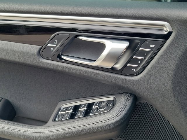 Used 2024 Porsche Macan Turbo image 19