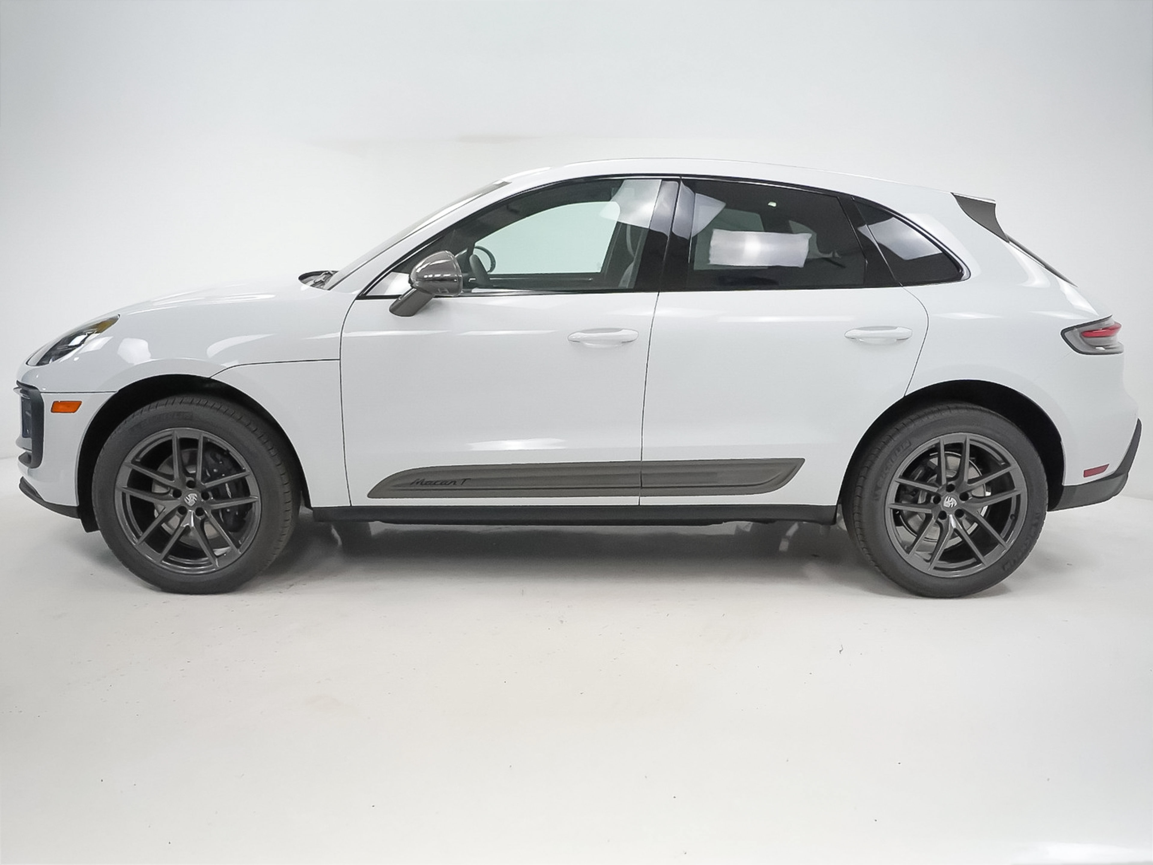 Certified 2026 Porsche Macan Turbo AWD/4WD image 2