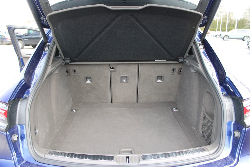 Used 2025 Porsche Macan image 17