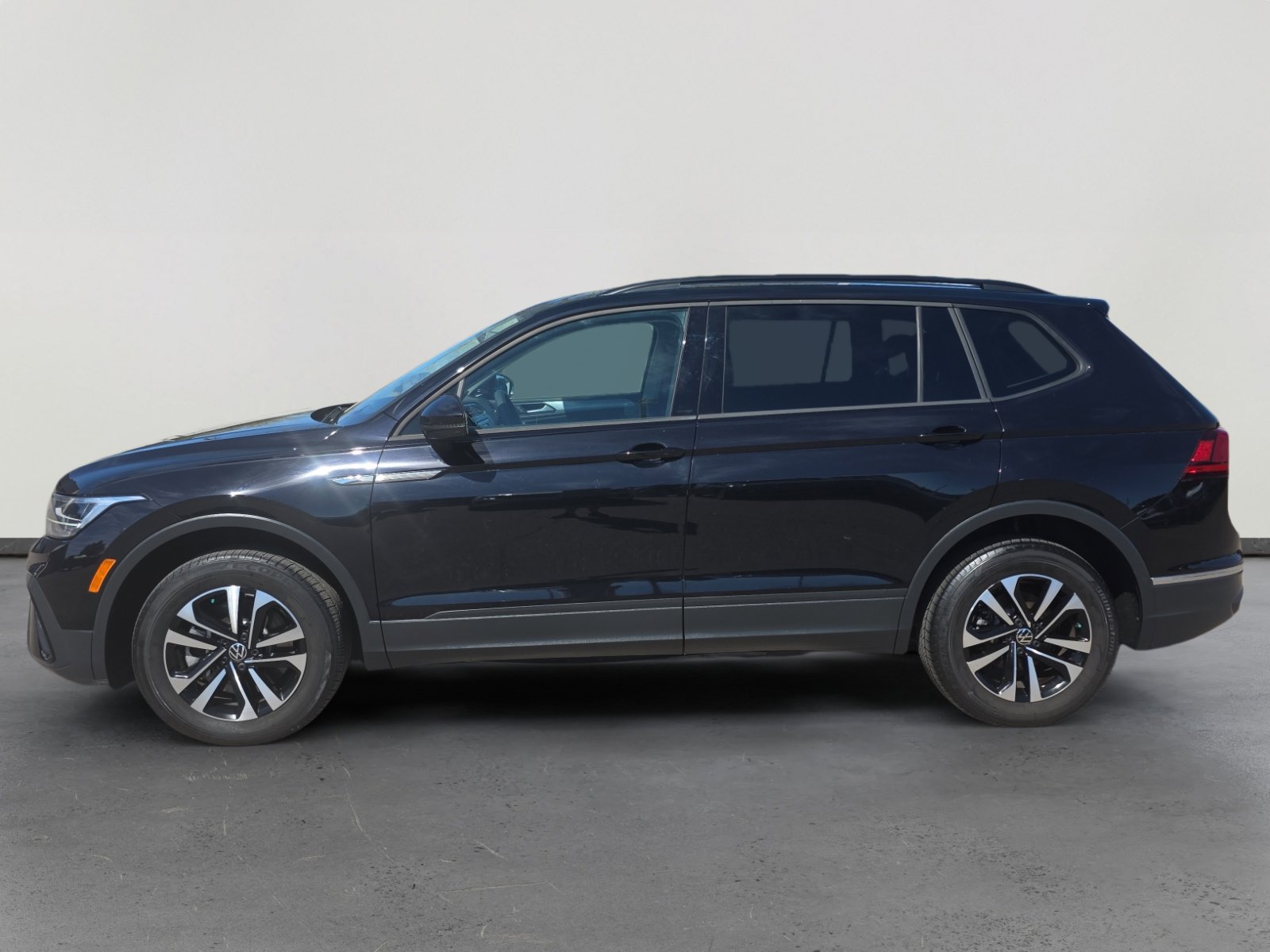 Certified 2022 Volkswagen Tiguan S image 2