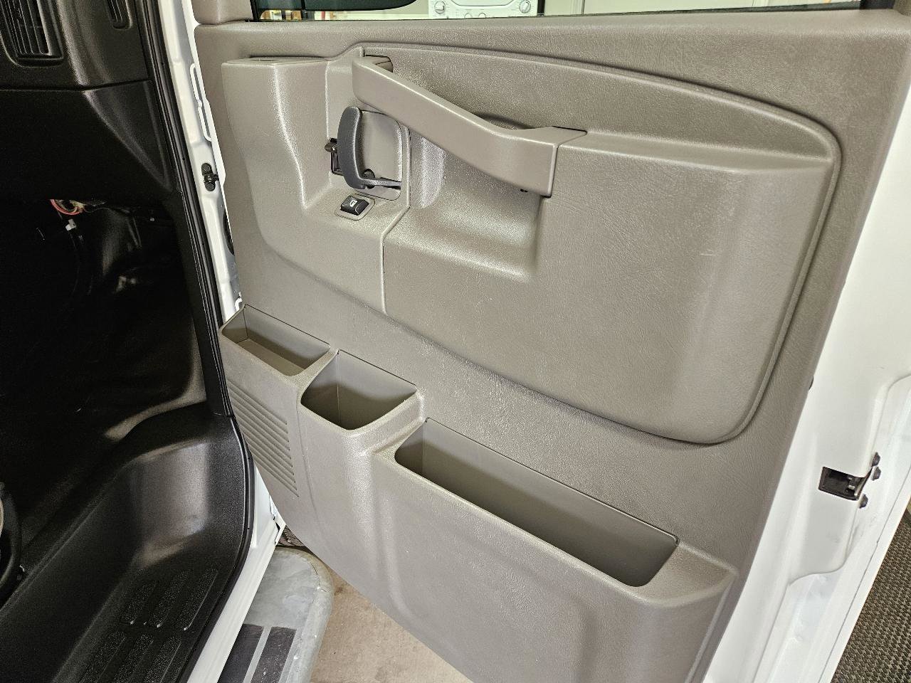 Used 2024 Chevrolet Express 2500 w/ Driver Convenience Package RWD image 20