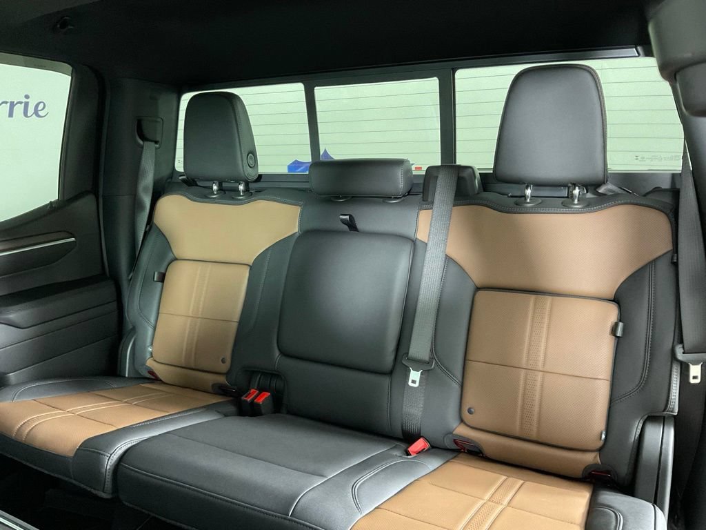 Used 2024 Chevrolet Silverado 1500 High Country AWD/4WD image 16