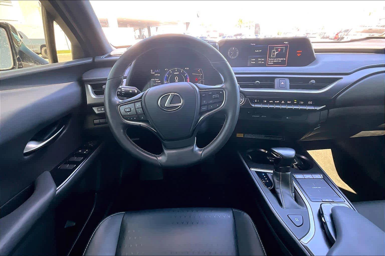 Used 2022 Lexus UX 200 w/ Accessory Package (Z1) FWD image 5