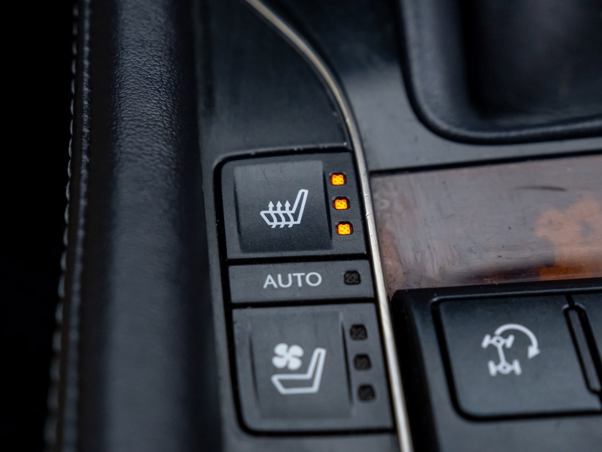 Used 2016 Lexus LX 570 4WD image 26