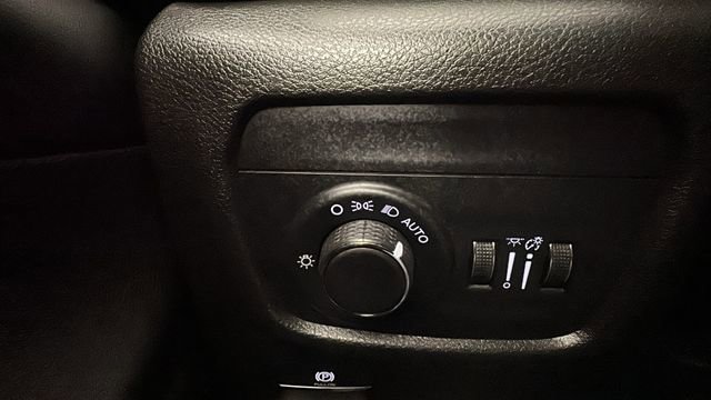 Certified 2023 Jeep Grand Cherokee Altitude image 30