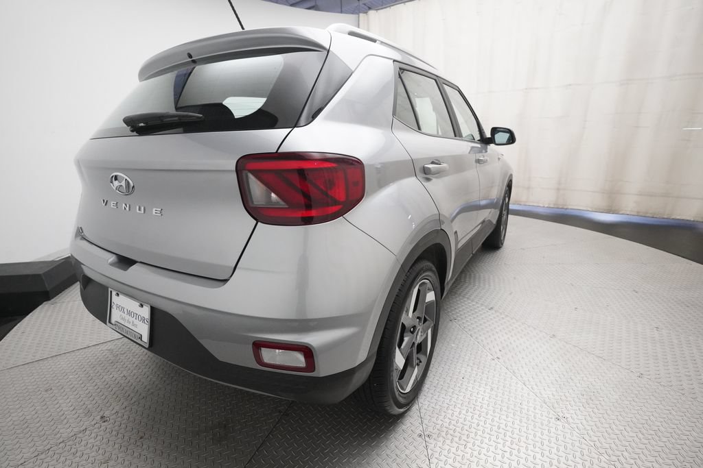 Used 2025 Hyundai Venue SEL FWD image 13