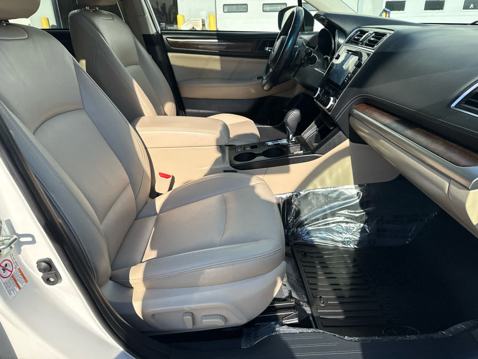 Used 2018 Subaru Outback 3.6R Limited AWD/4WD image 12