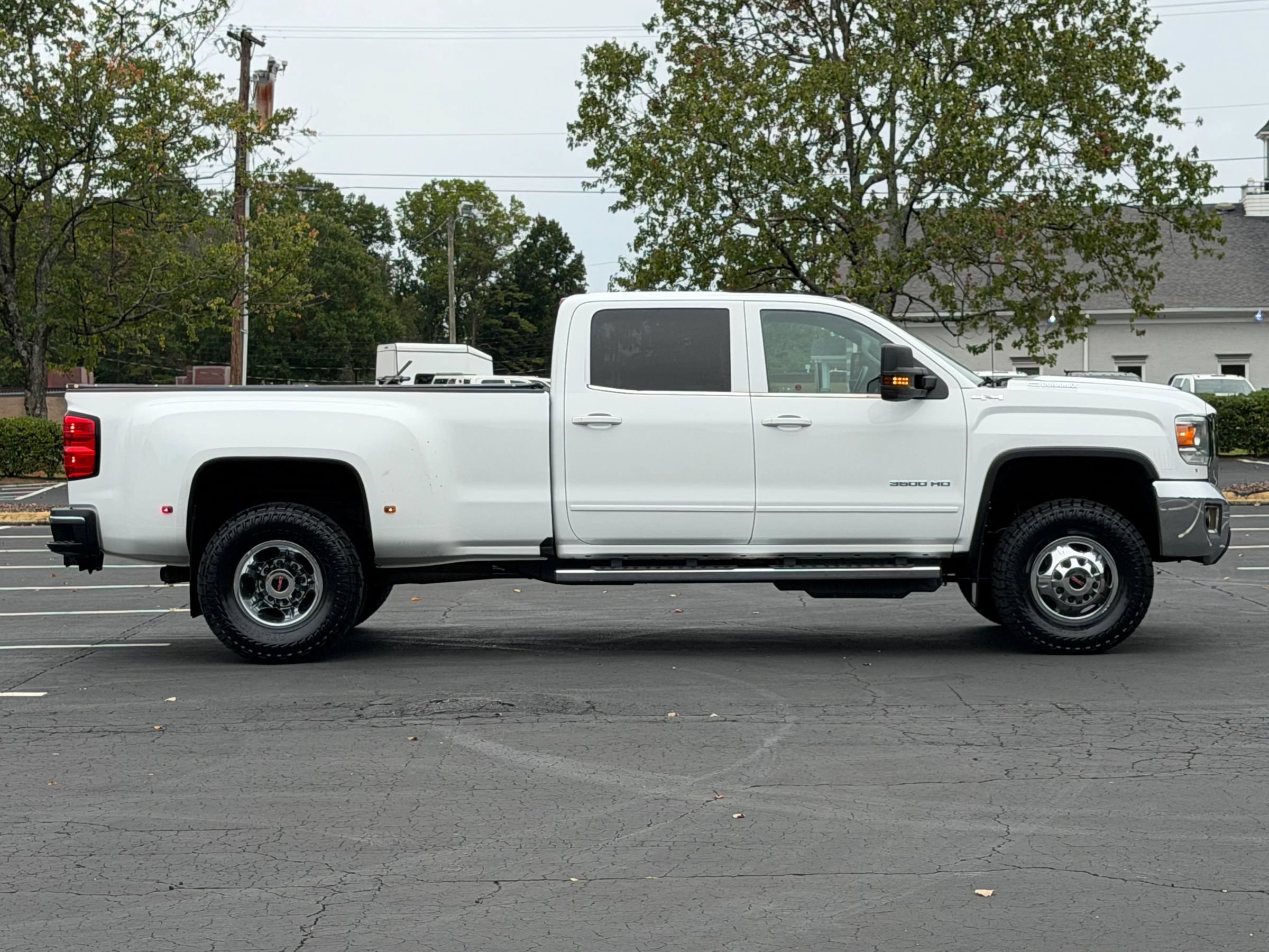 Used 2017 GMC Sierra 3500 SLE w/ SLE Preferred Package AWD/4WD image 5