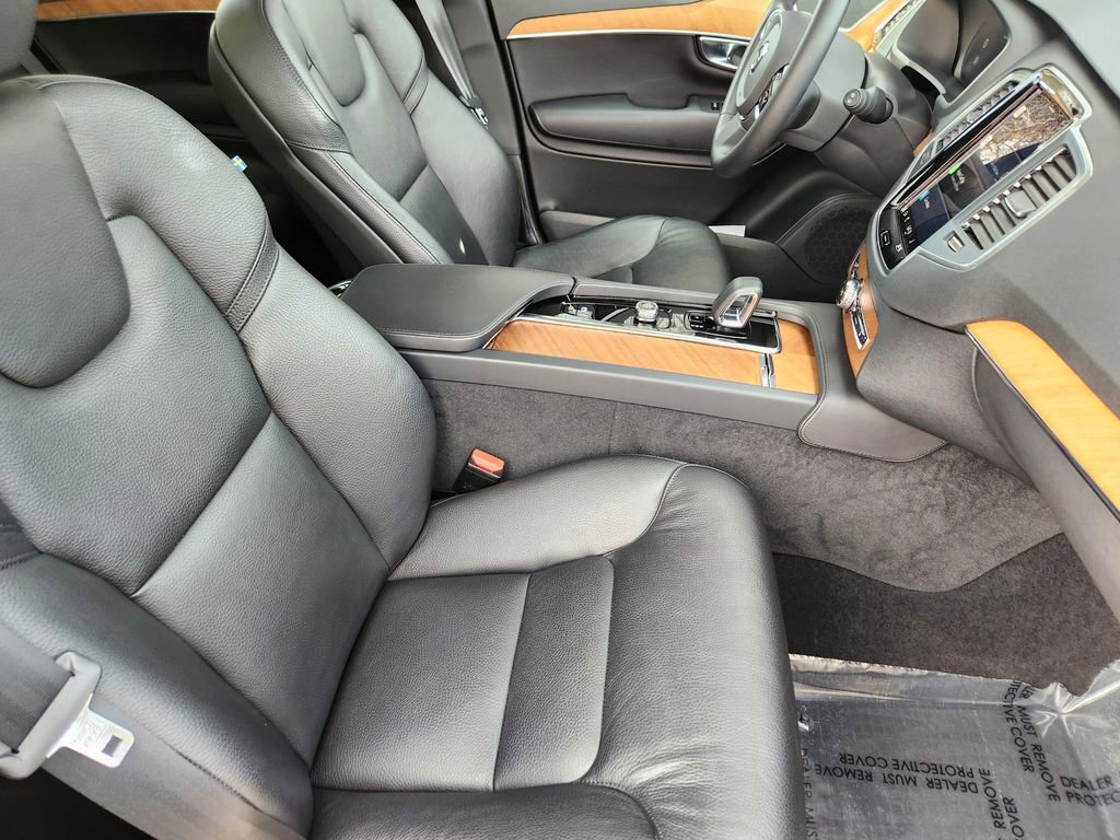 Used 2023 Volvo XC90 B6 Core w/ Protection Package Premier AWD/4WD image 5