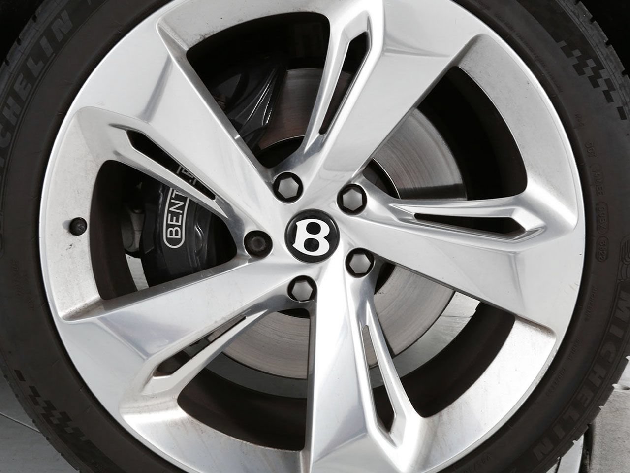 Used 2018 Bentley Bentayga AWD/4WD image 6