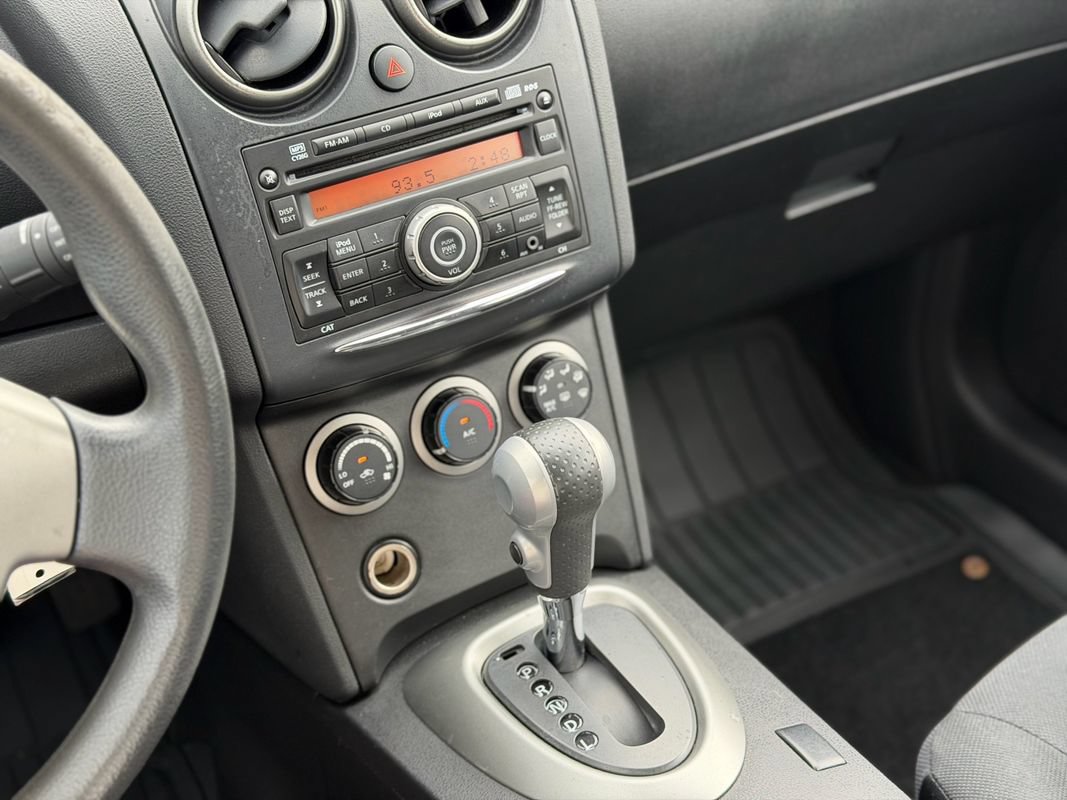 Used 2015 Nissan Rogue S AWD/4WD image 22