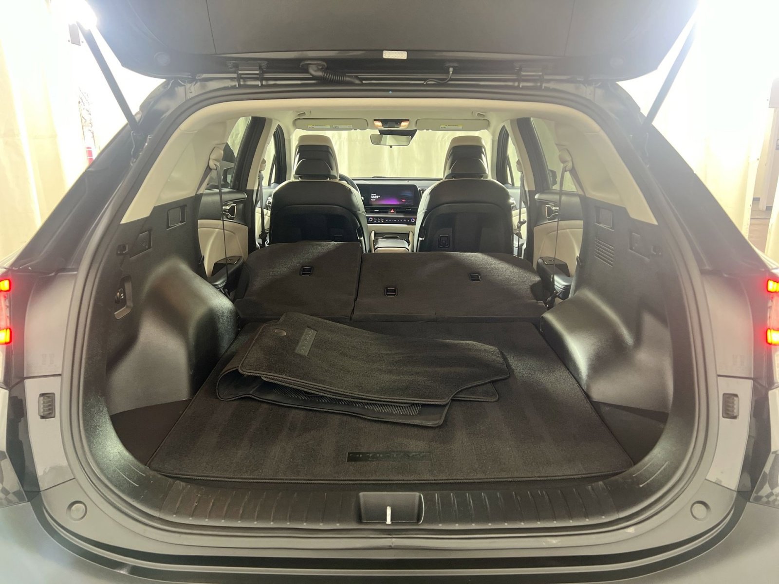 Used 2023 Kia Sportage EX image 24