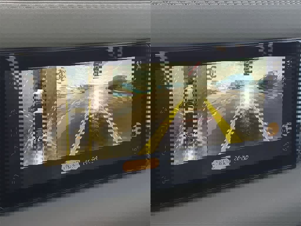 Used 2022 Land Rover Defender 110 SE image 28