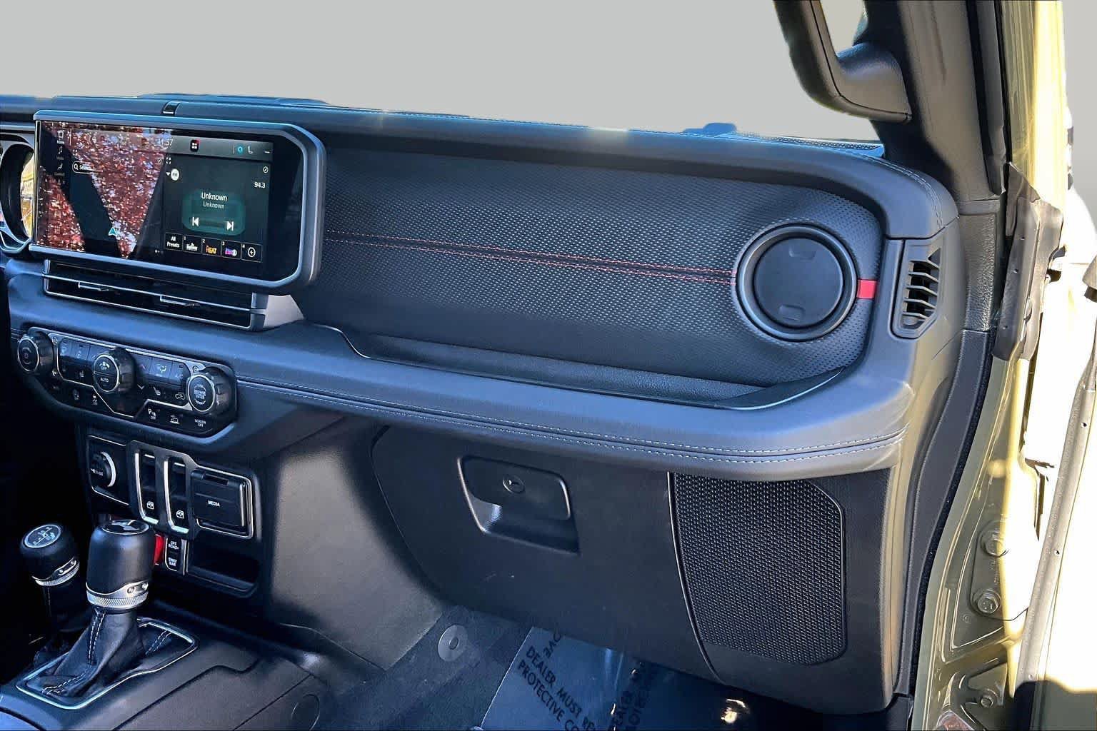 Used 2025 Jeep Wrangler Rubicon AWD/4WD image 18