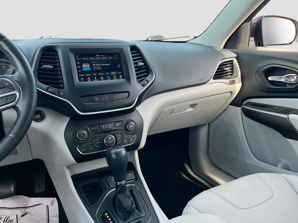 Certified 2020 Jeep Cherokee Latitude Plus w/ Comfort/Convenience Group FWD image 21