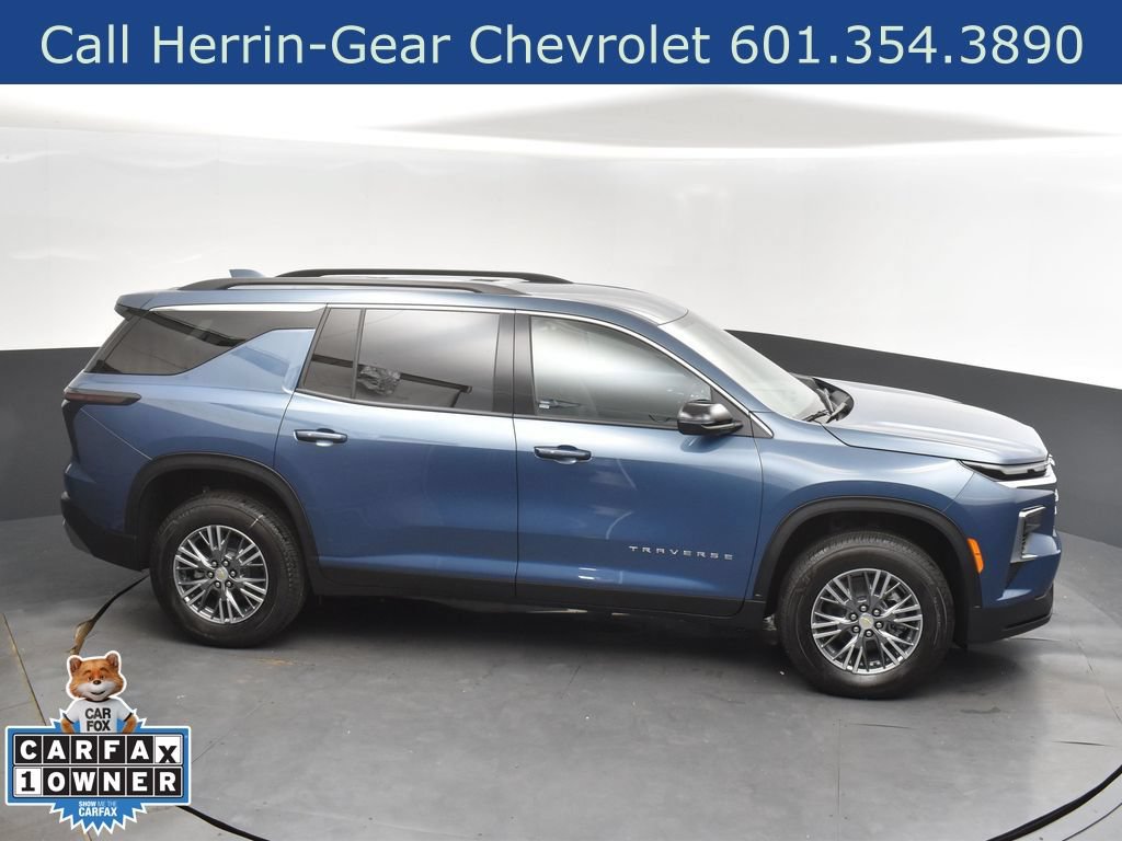 Used 2025 Chevrolet Traverse LT FWD image 34