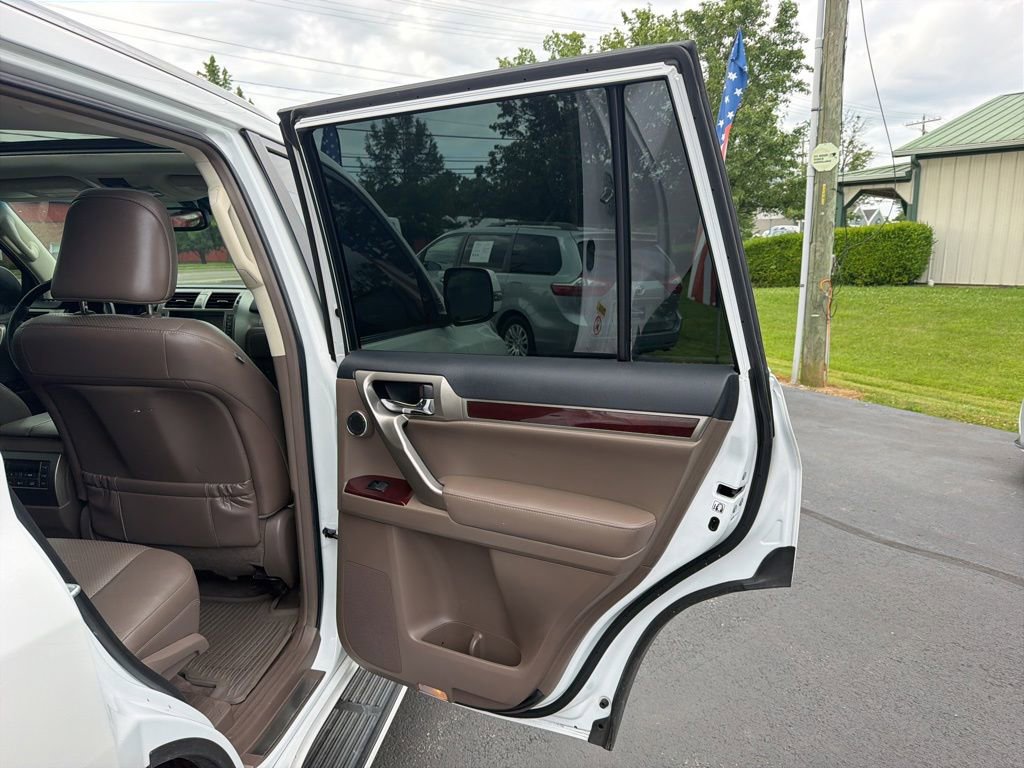 Used 2018 Lexus GX 460 Luxury w/ Preferred Accessory Package AWD/4WD image 24