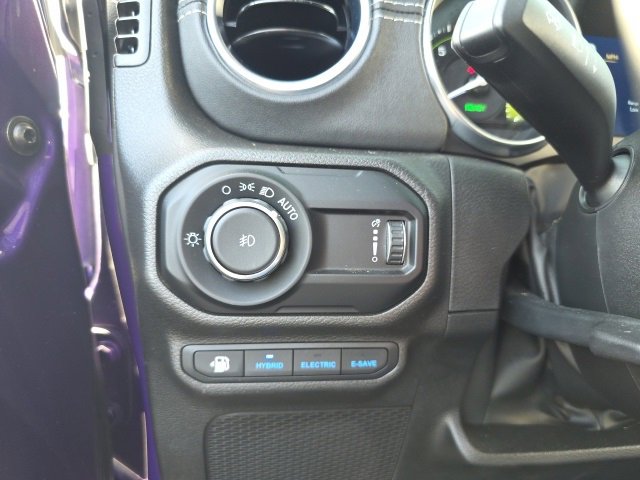 Used 2023 Jeep Wrangler Unlimited Sahara w/ Cold Weather Group image 16