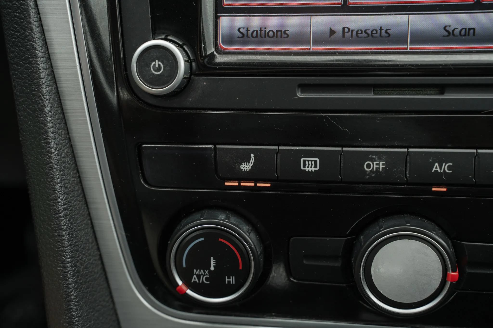 Used 2013 Volkswagen Passat TDI SE FWD image 22