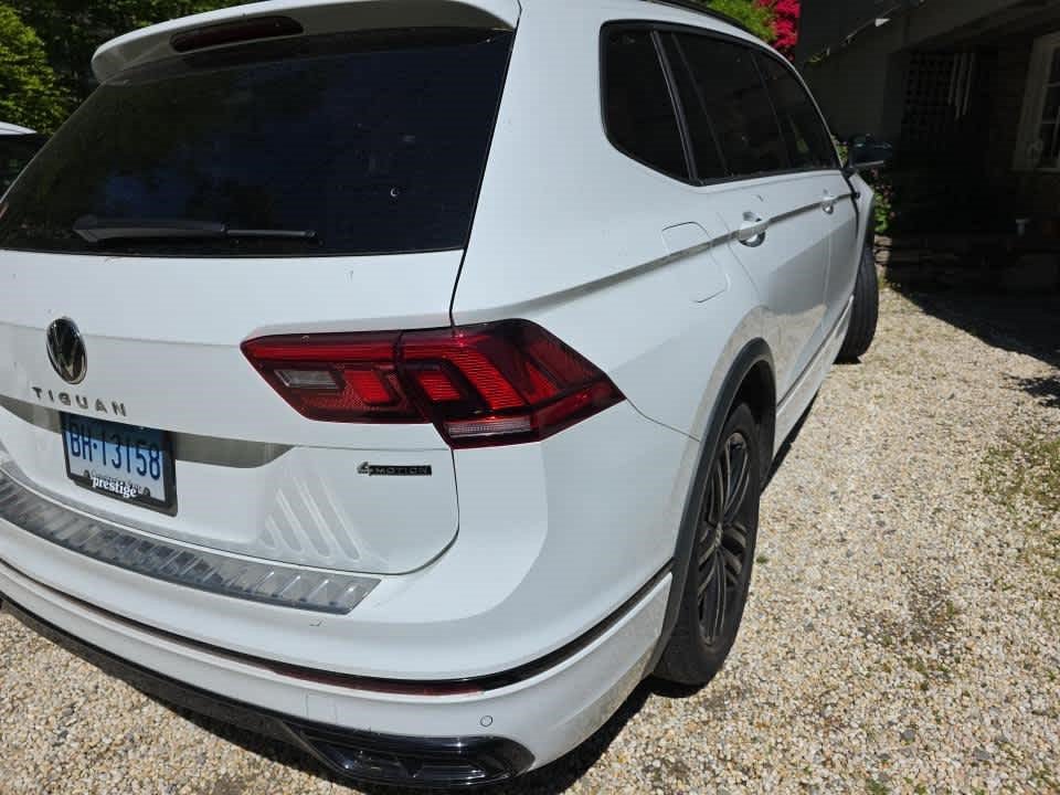Used 2022 Volkswagen Tiguan SE R-Line AWD/4WD image 6