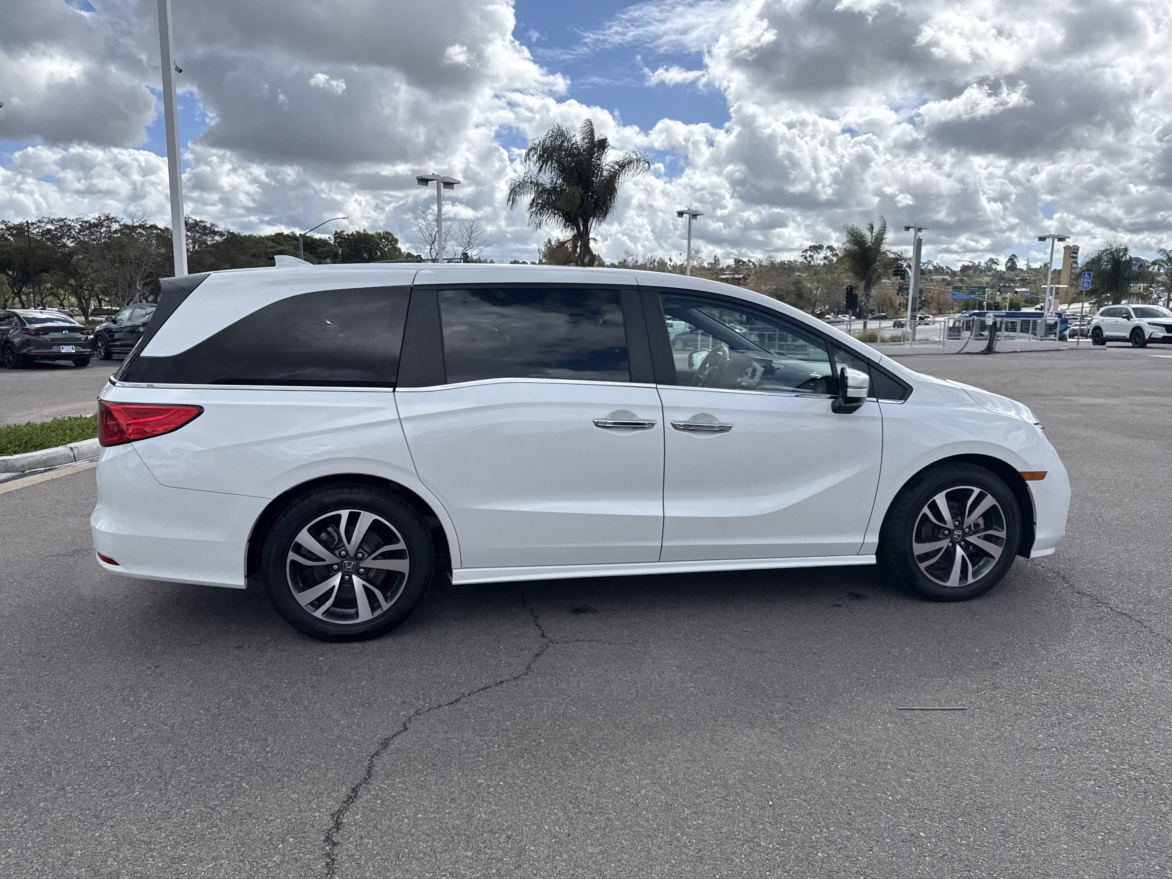 Certified 2024 Honda Odyssey Touring image 7