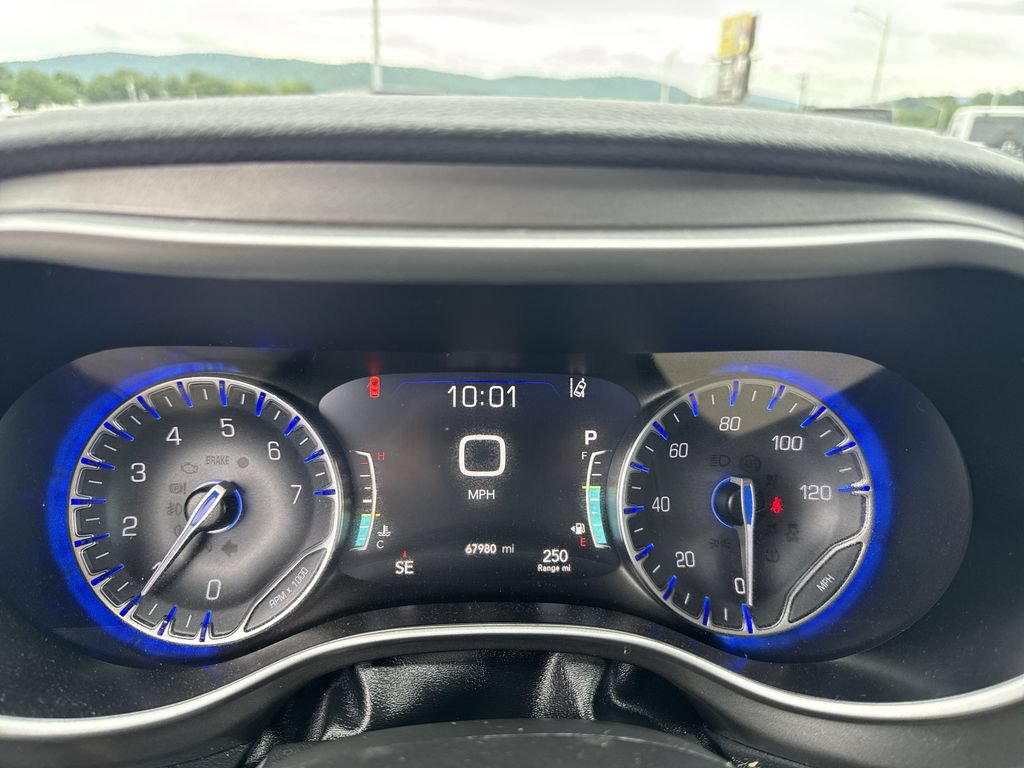 Used 2024 Chrysler Pacifica Touring-L AWD/4WD image 15