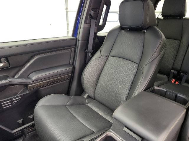 Used 2025 Toyota Tacoma Limited AWD/4WD image 16