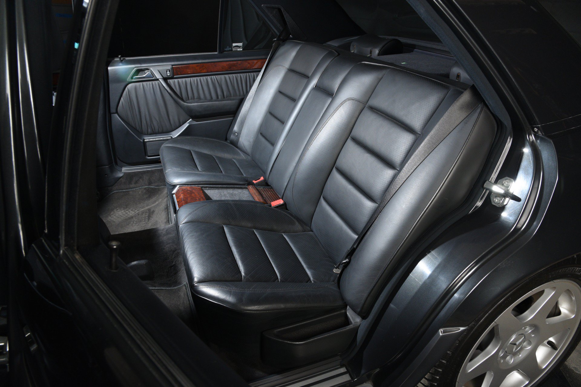 Used 1994 Mercedes-Benz E 500 Sedan image 28