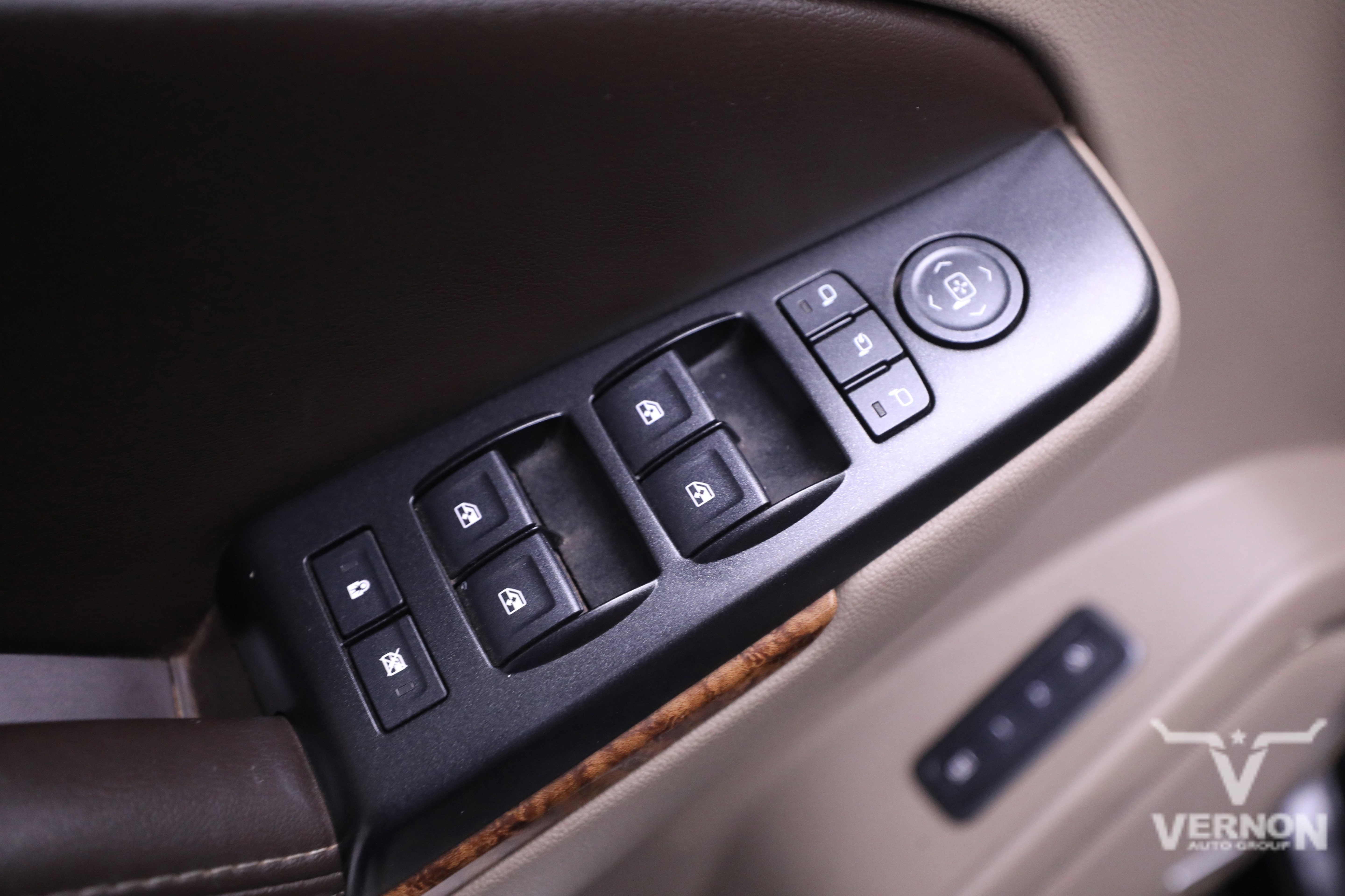 Used 2016 Chevrolet Suburban LTZ image 18