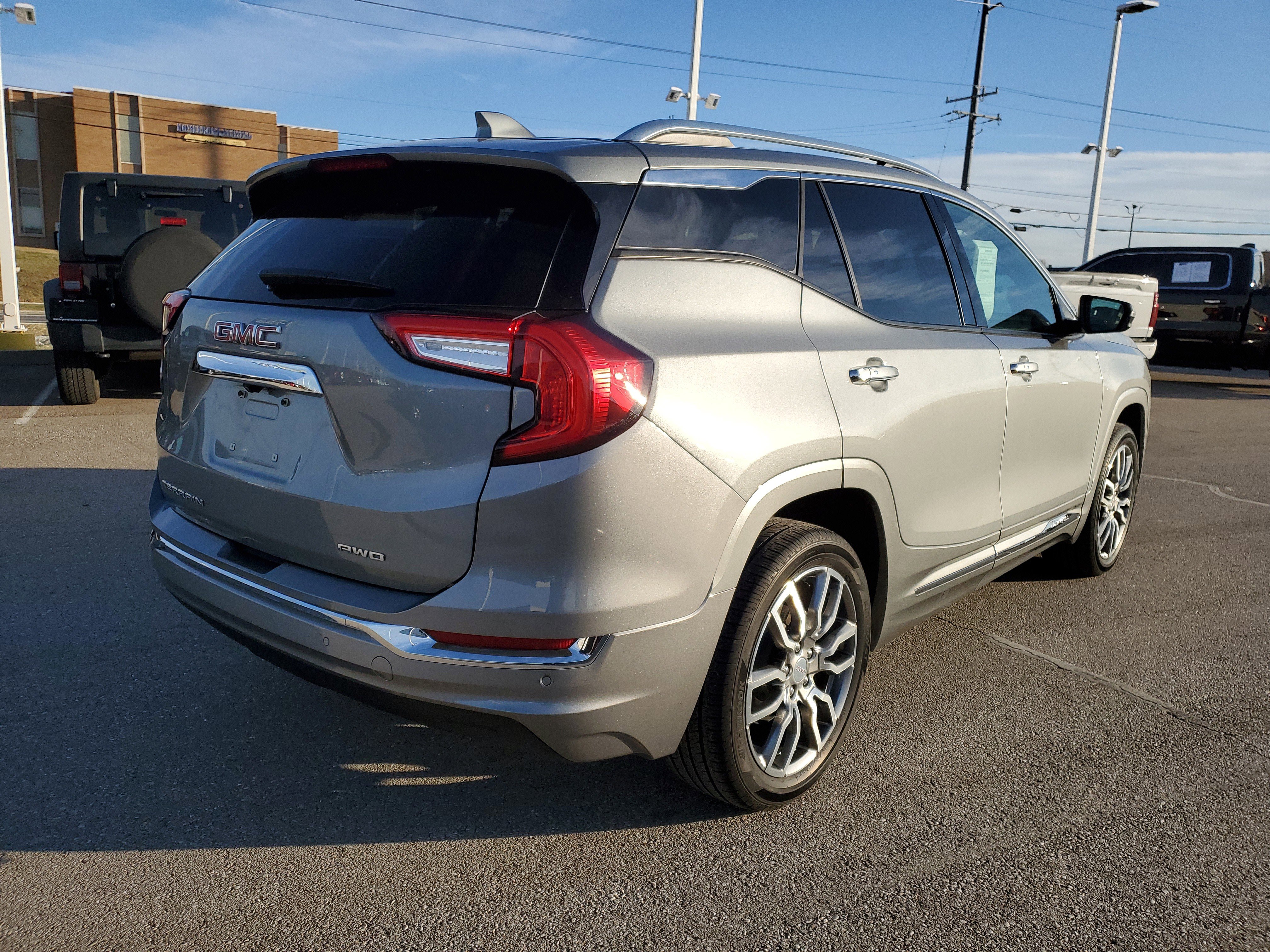 Used 2023 GMC Terrain Denali image 4