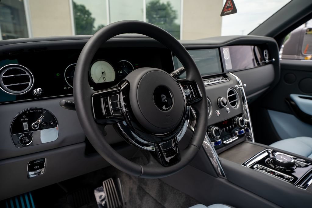 Used 2025 Rolls-Royce Cullinan AWD/4WD image 31