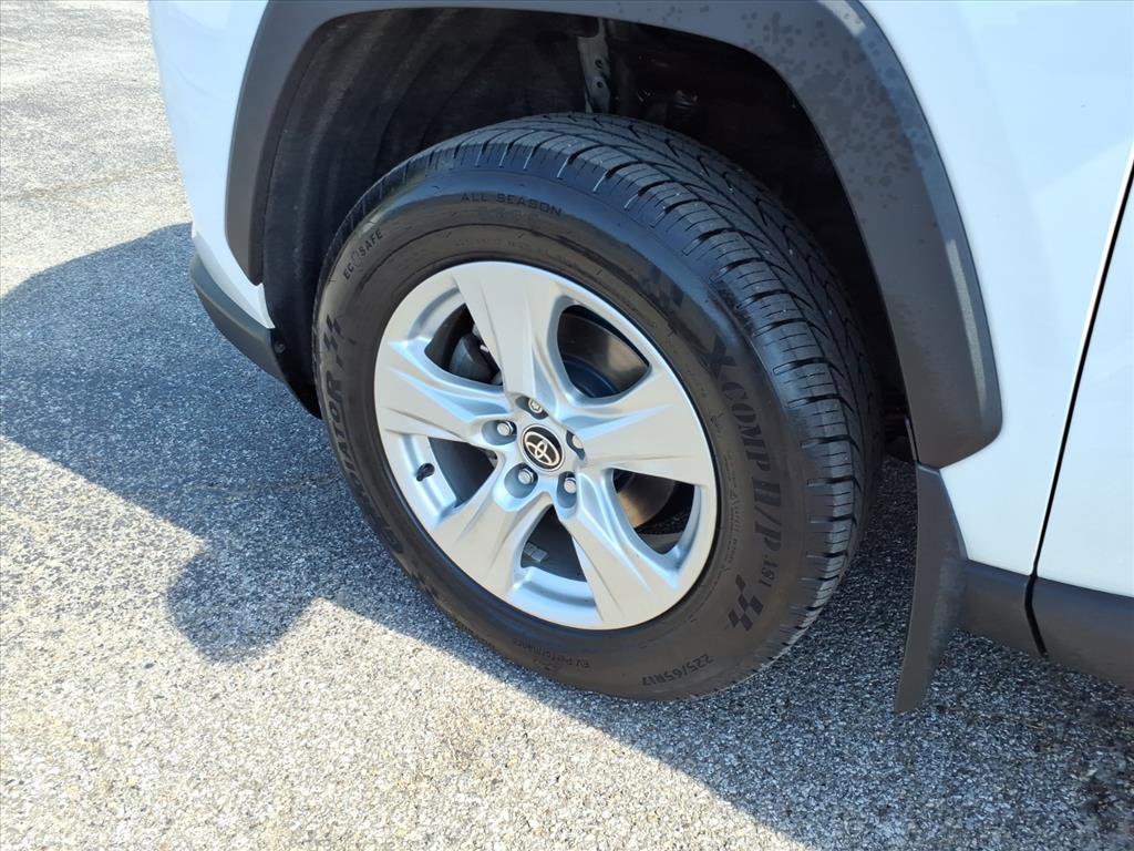 Used 2021 Toyota RAV4 XLE AWD/4WD image 9