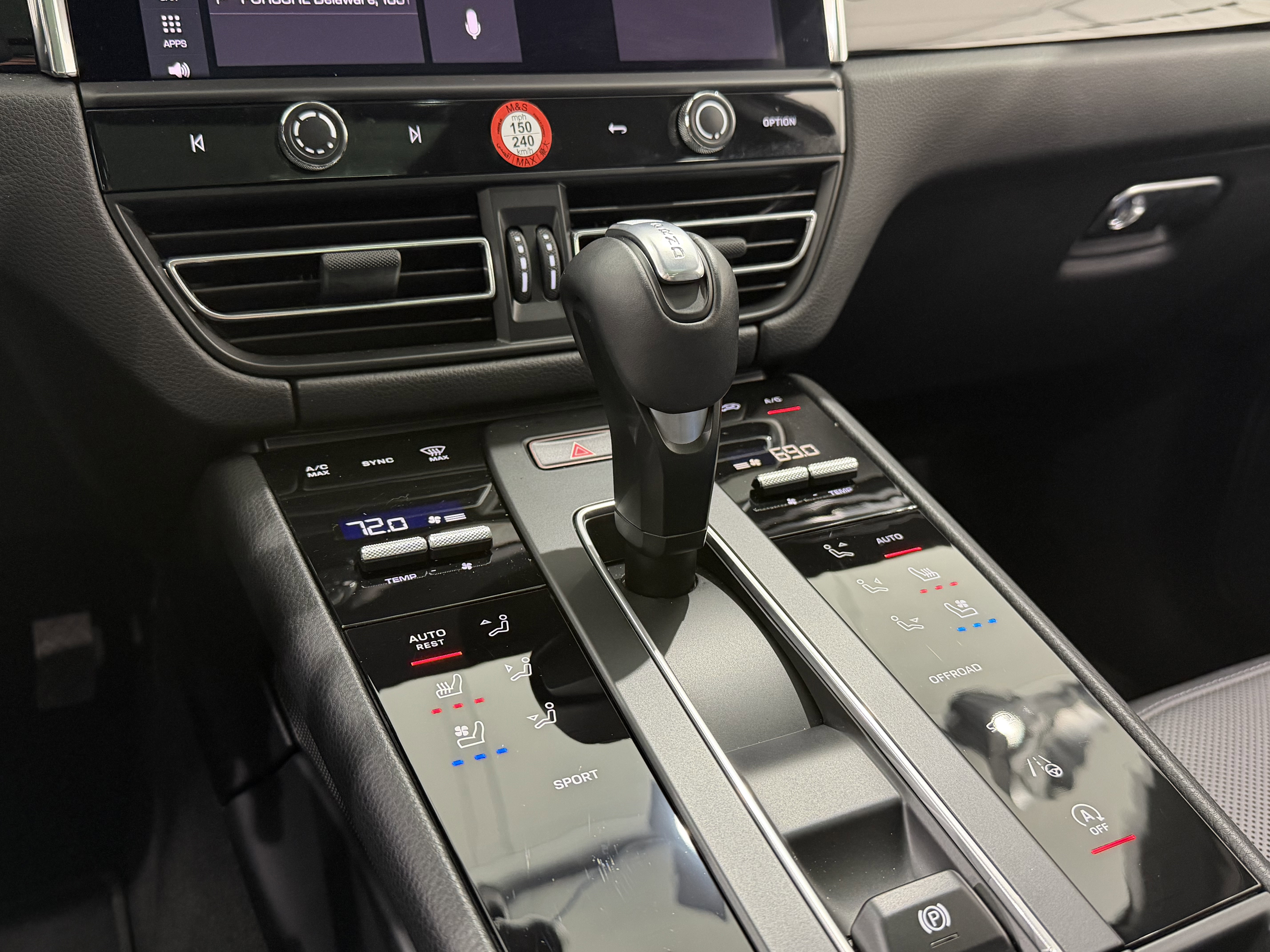 Certified 2025 Porsche Macan image 35