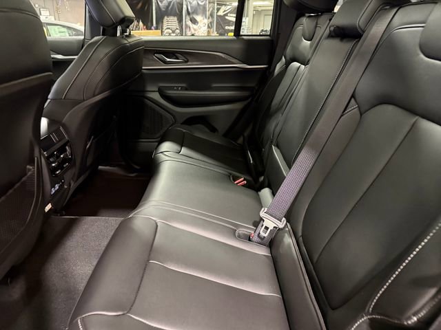 New 2025 Jeep Grand Cherokee Limited image 22