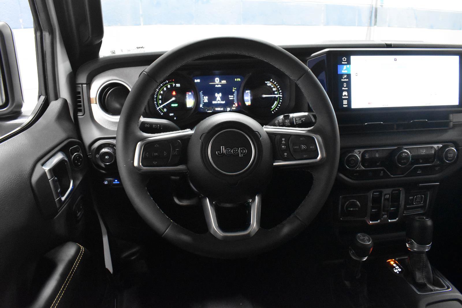 Used 2025 Jeep Wrangler Sahara image 7