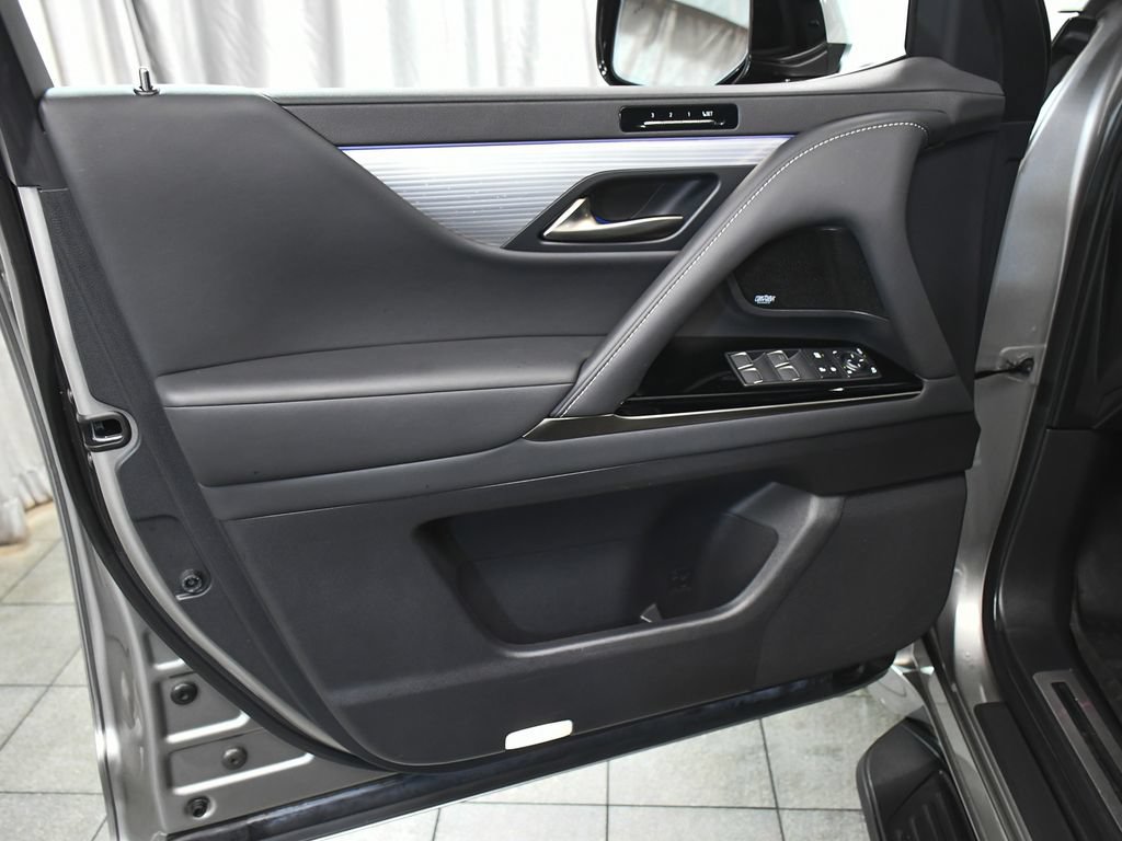 Used 2023 Lexus LX 600 F Sport w/ Accessory Package (Z1) AWD/4WD image 9