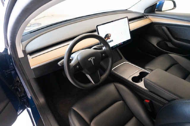 Used 2021 Tesla Model 3 Standard Range Plus RWD image 3